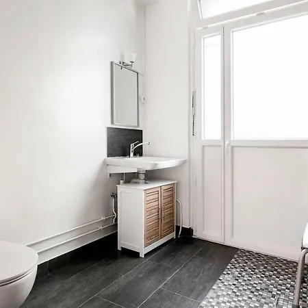 Newly Refurbished 1 Bd Flat Parc Des Exposotions